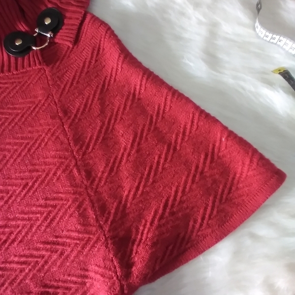 Dana Buchman red cowel neck sweater with buckle medium - Picture 8 of 12